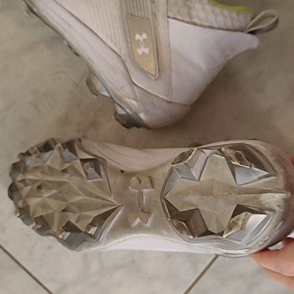 Under Armour Cleats - Picture 6 of 9